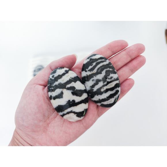 Zebra Jasper Palm Stone Grounding Crystals - Picture 3 of 5